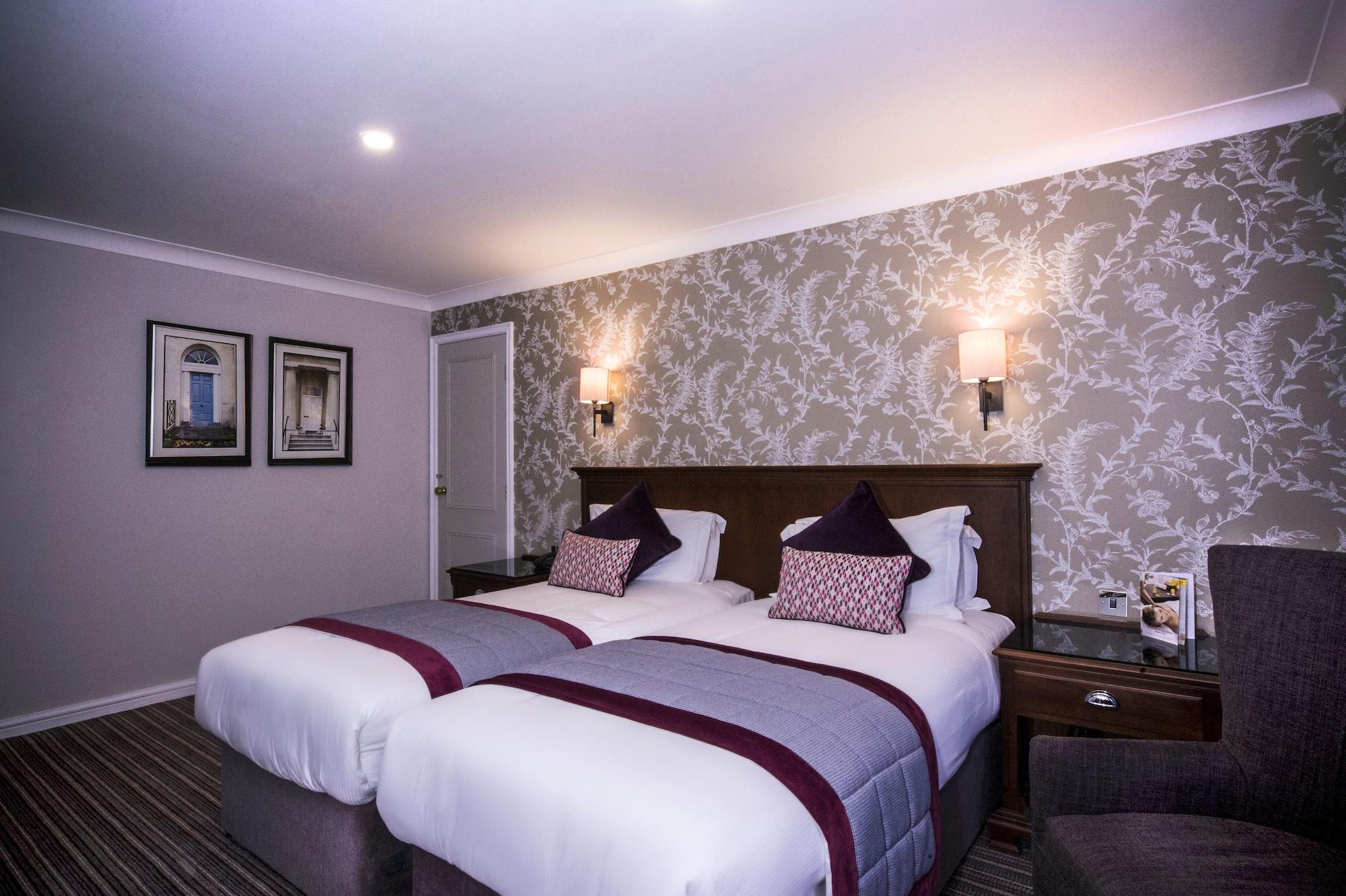 Doubletree By Hilton Cheltenham-Cotswolds Exterior photo