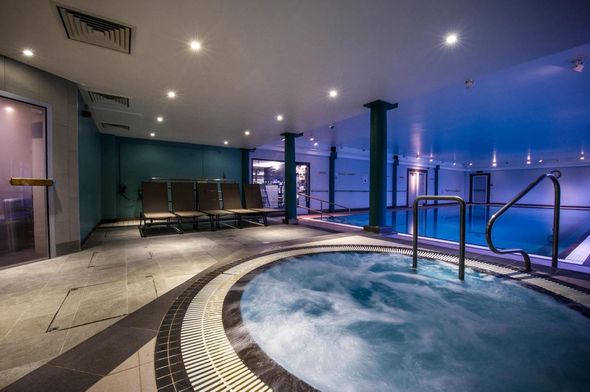 Doubletree By Hilton Cheltenham-Cotswolds Exterior photo