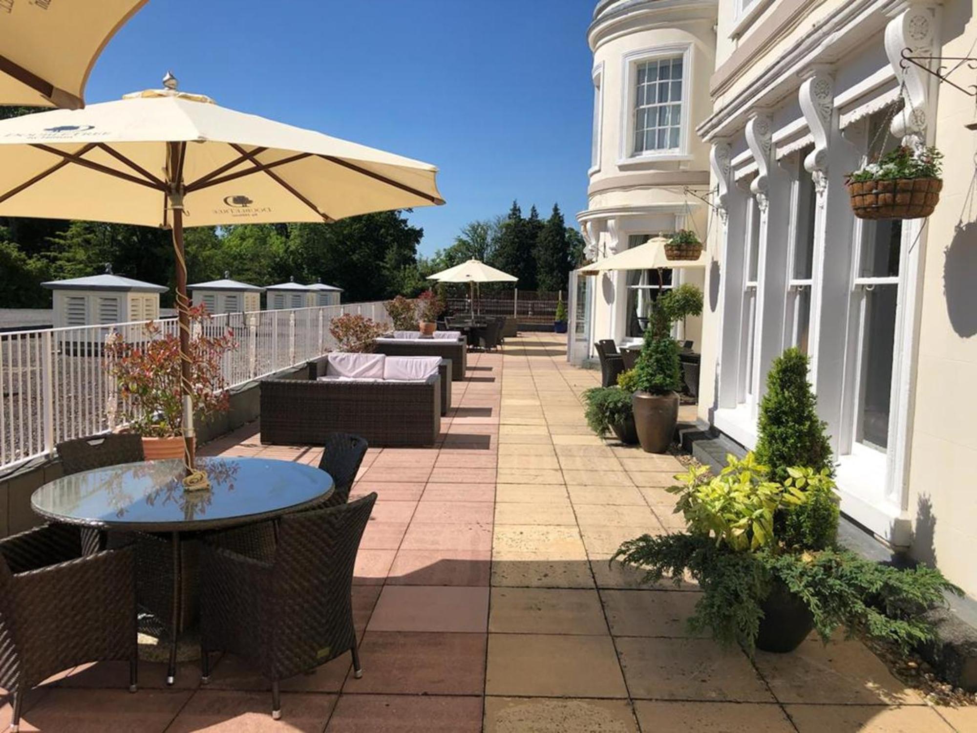 Doubletree By Hilton Cheltenham-Cotswolds Exterior photo