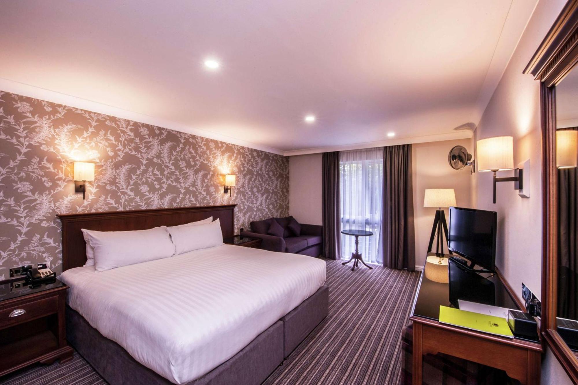 Doubletree By Hilton Cheltenham-Cotswolds Exterior photo