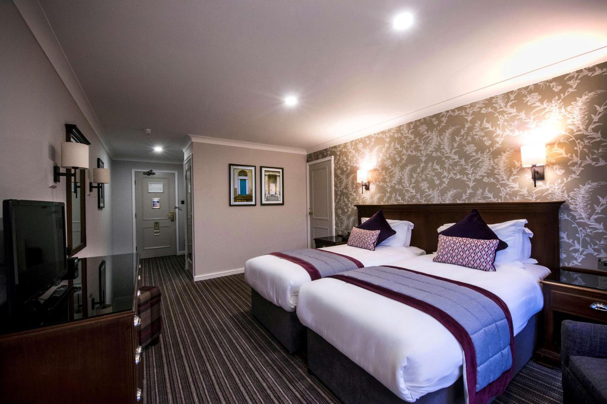 Doubletree By Hilton Cheltenham-Cotswolds Exterior photo